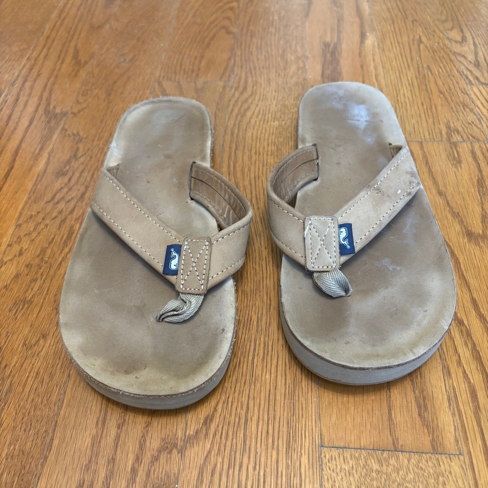 Vineyard Vines Tan Sandals Casual Flip-Flops